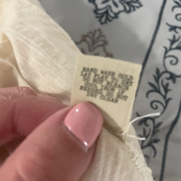 Gimmicks sleeveless v neck gold studded top in small - Picture 6 of 6